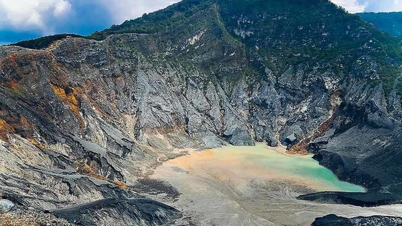 Gunung Tangkuban Perahu Gunung Tangkuban Perahu