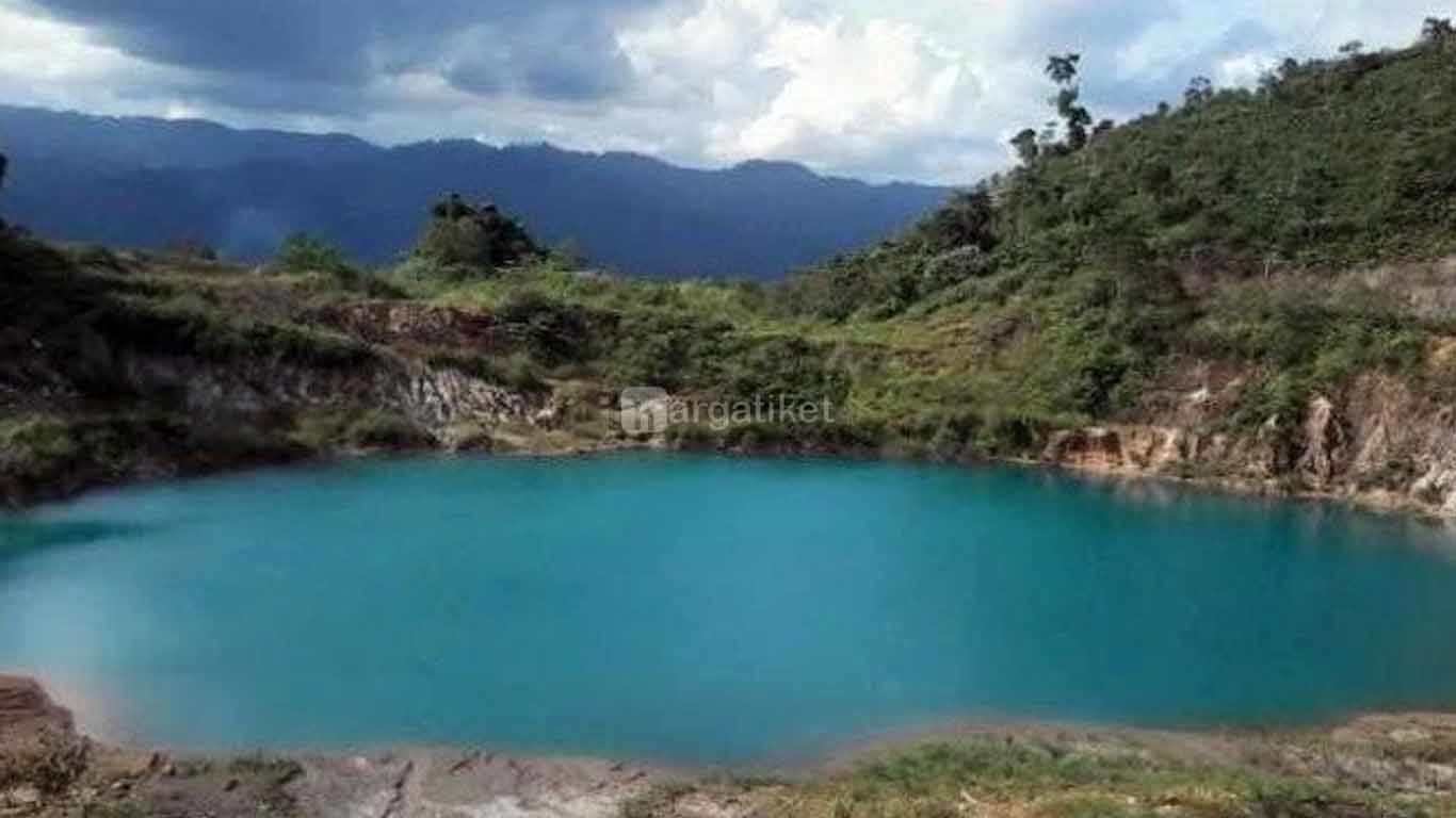danau biru 