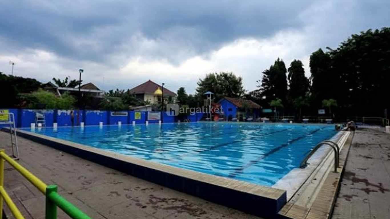 Kolam Renang TRA