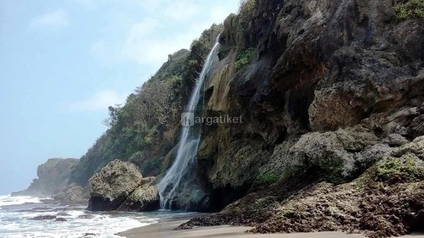 Pantai Umbul Waru