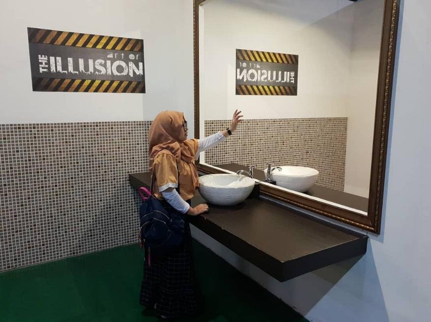 Ilusi Cermin Ilusi Cermin