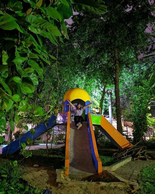 gambar taman prestasi surabaya